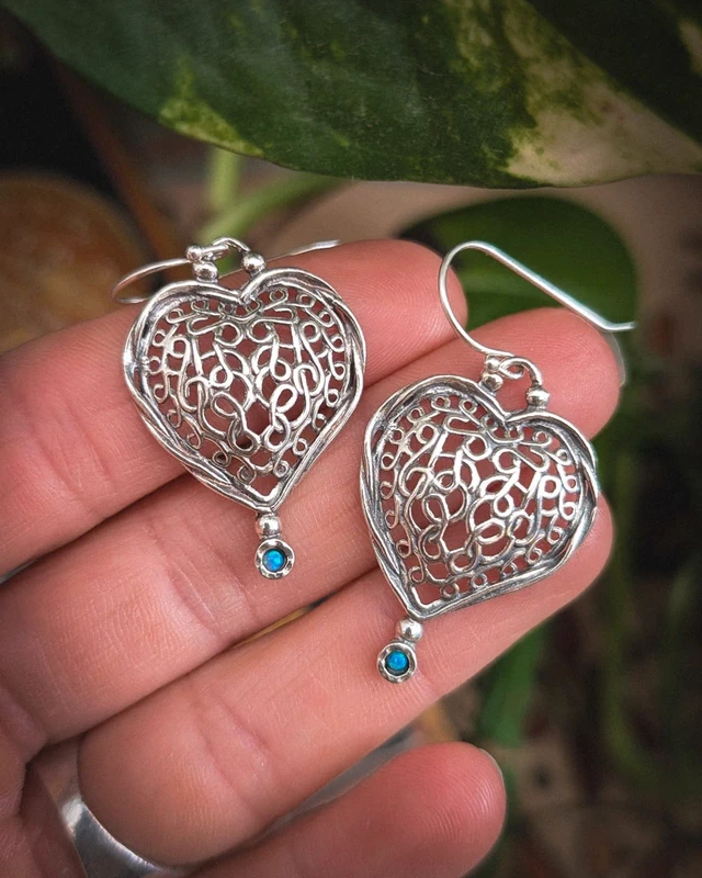 Vintage Silver Heart Earrings - Image 2