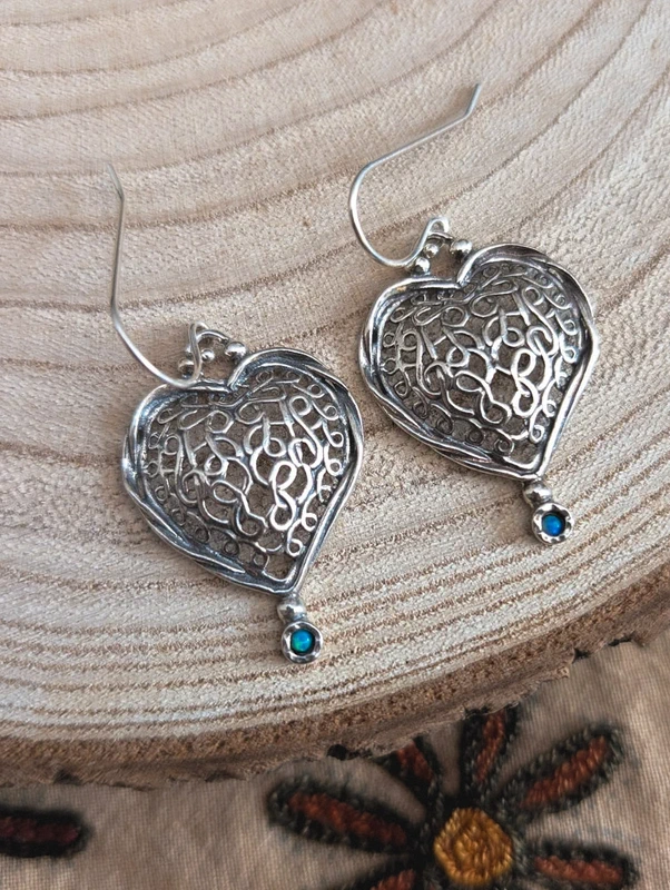 Vintage Silver Heart Earrings - Image 4