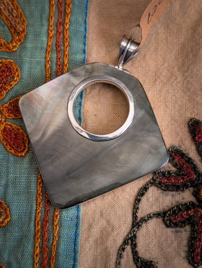 925 Silver Grey Shell Pendant - Image 2