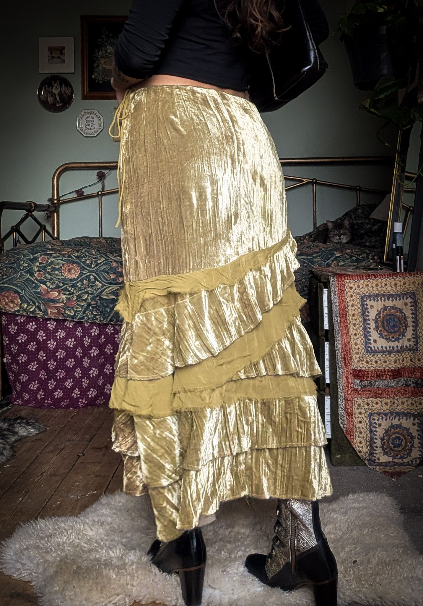 Preloved Gold Velvet Midi Skirt - Image 5