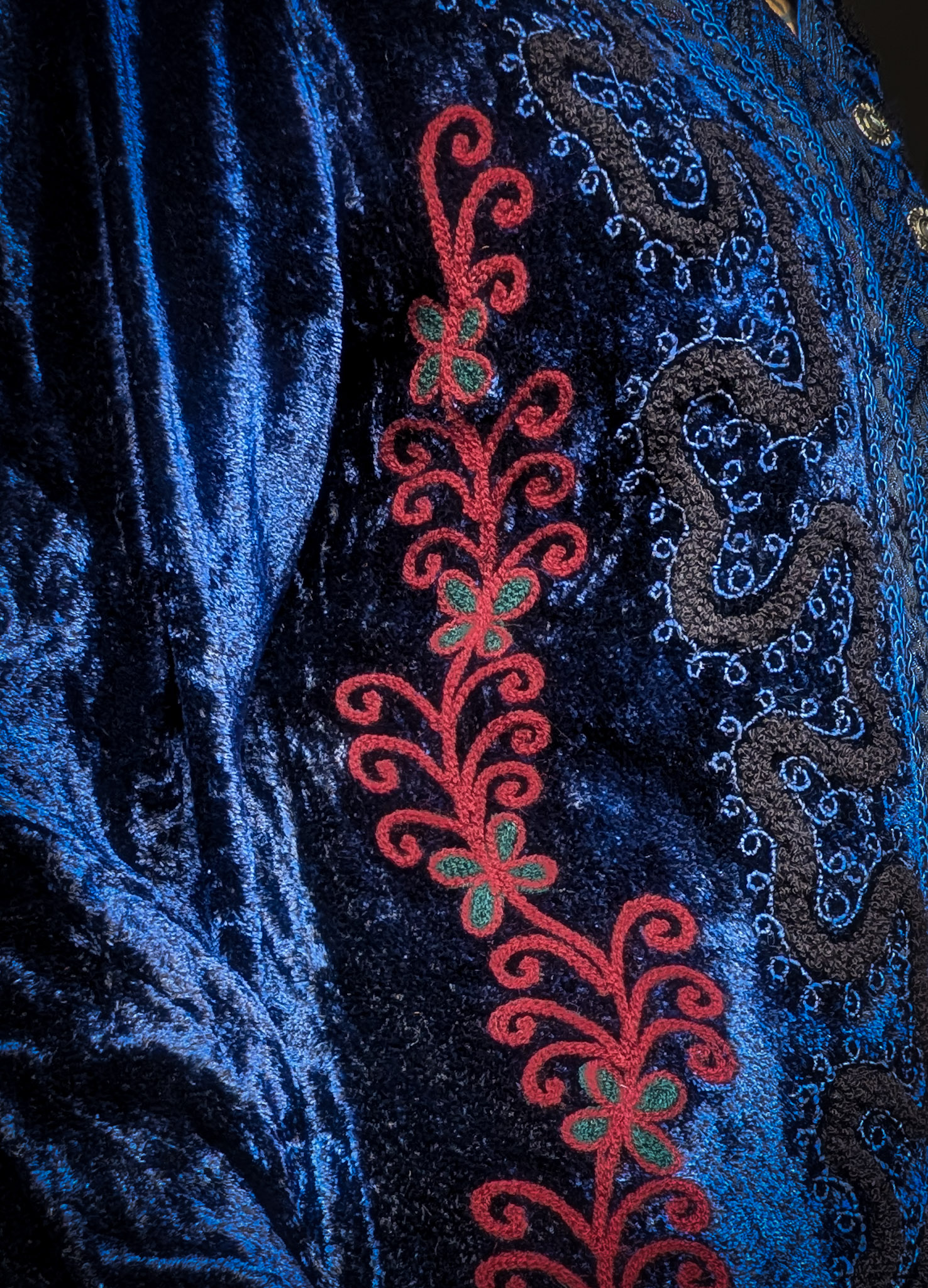 Vintage Blue Embroidered Velvet Top - Image 5