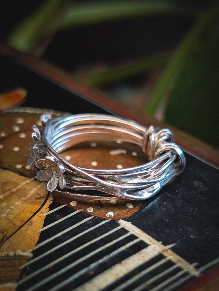 Preloved Silver Daisy Ring - Image 4