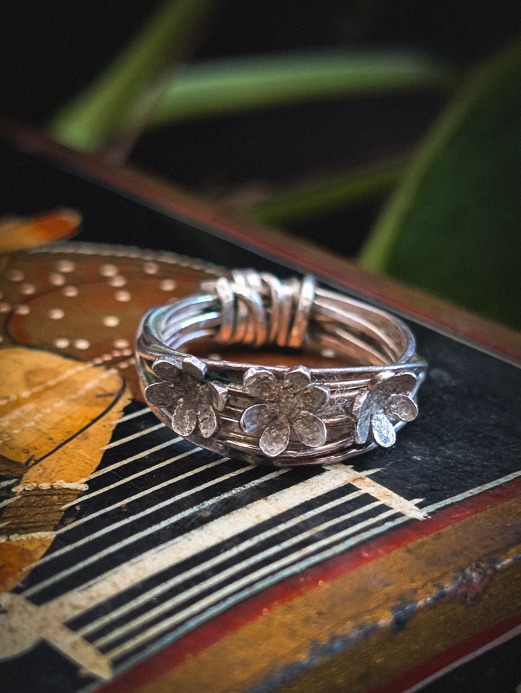 Preloved Silver Daisy Ring