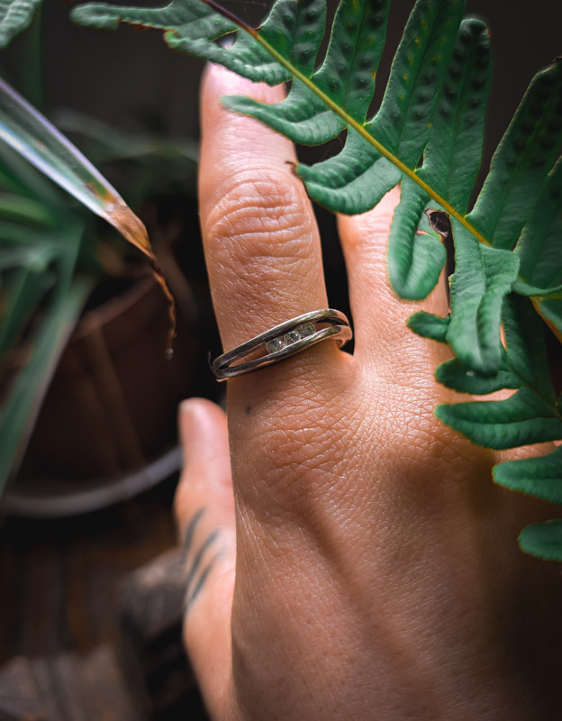 Vintage Diamante Wave Ring - Image 4