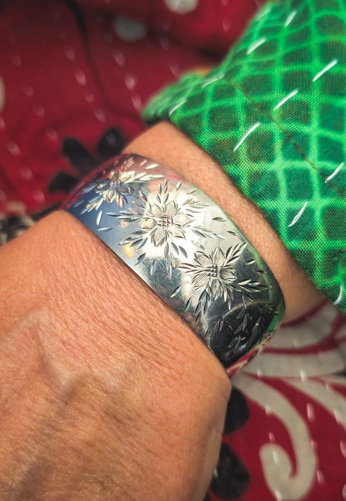 Vintage 1970s Diamond Etched 925 Cuff - Image 6