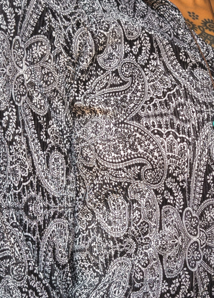 Retro Monochrome Paisley Top - Image 4
