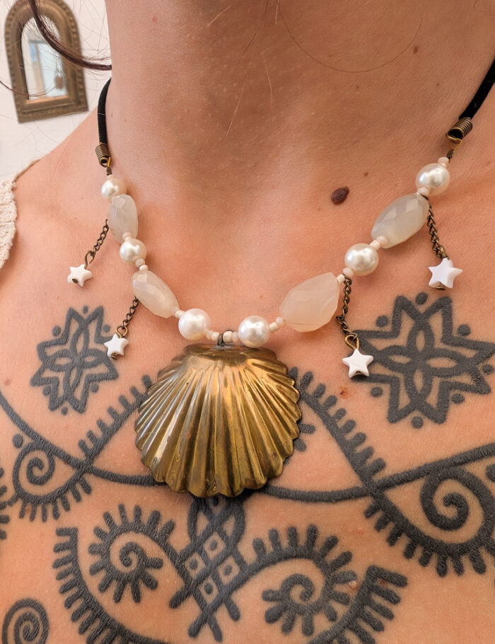 Mermaid Shell Gemstone Necklace - Image 4